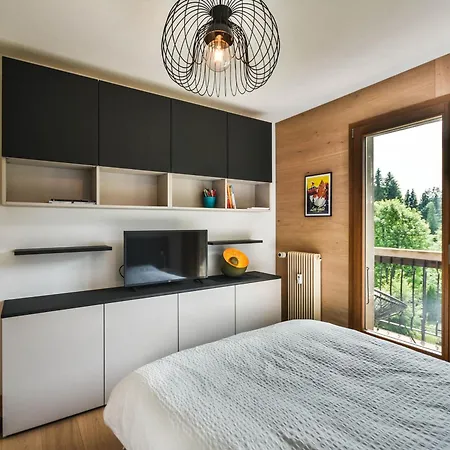 T2 + Cabine, Proche Pistes Et Centre, Balcon, Cheminee, Wifi, Parking, 4-5 Pers. - Fr-1-685-80 * Les Gets