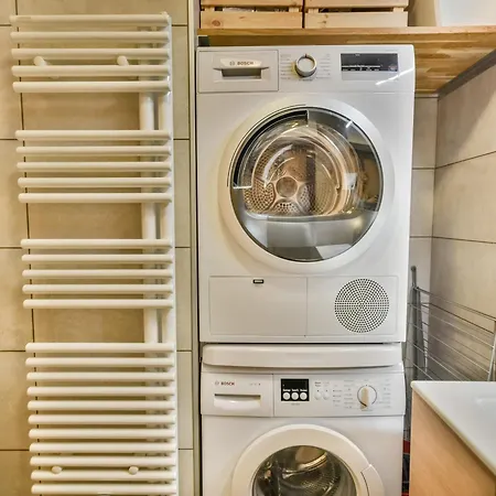 Apartment T2 + Cabine, Proche Pistes Et Centre, Balcon, Cheminee, Wifi, Parking, 4-5 Pers.