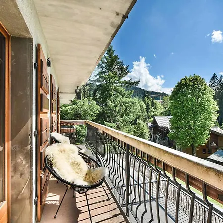 T2 + Cabine, Proche Pistes Et Centre, Balcon, Cheminee, Wifi, Parking, 4-5 Pers. Apartment